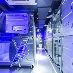 https://met-a-space-pod-arab-street.singapore-best-hotels.net
